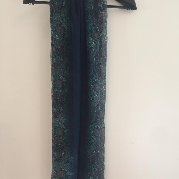 Woman’s Green Print Scarf - Picture 2 of 3